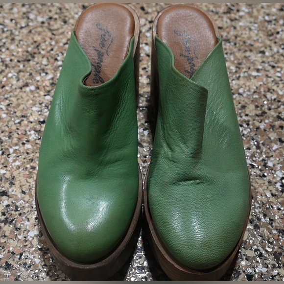 Green Leather Women's Mules - Picture 1 of 6